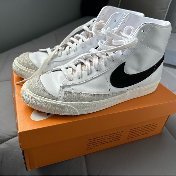 Nike Blazer shoes - Picture 1 of 5